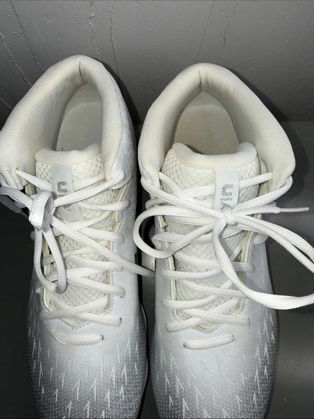 Under Armour Spotlight Franchise RM 4.0 football cleat in white/silver size 13